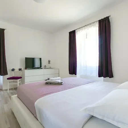 Apartment Maja *